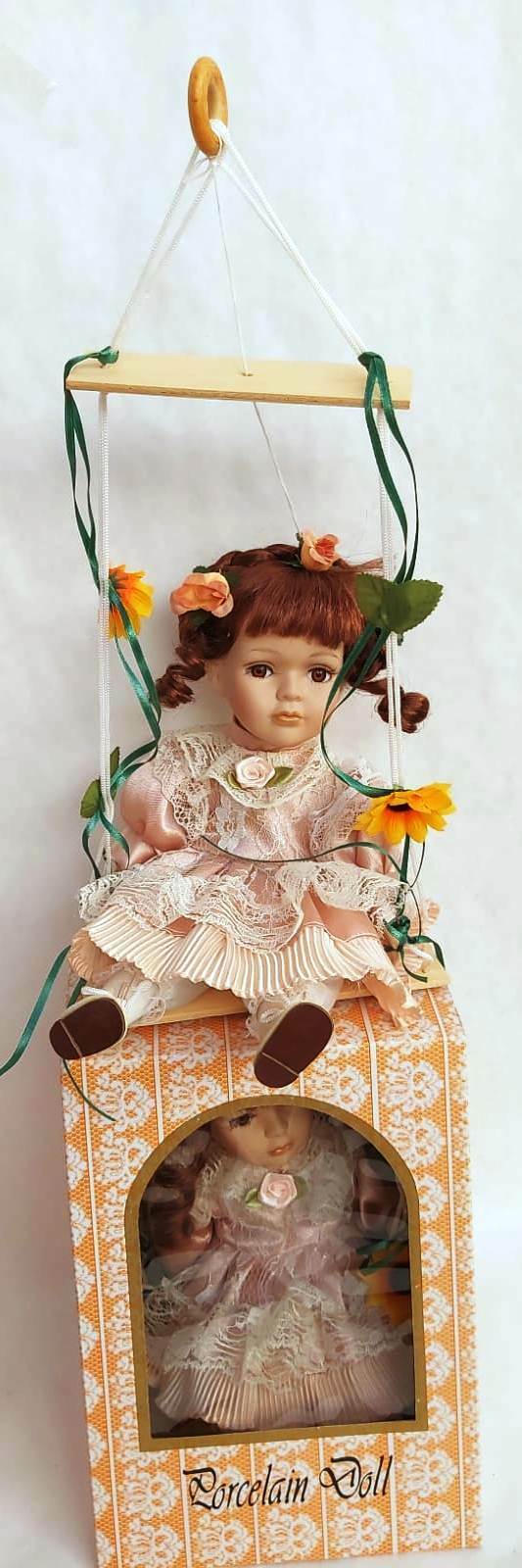 Bambola in ceramica